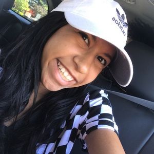 Meet your Posher, Adrianna